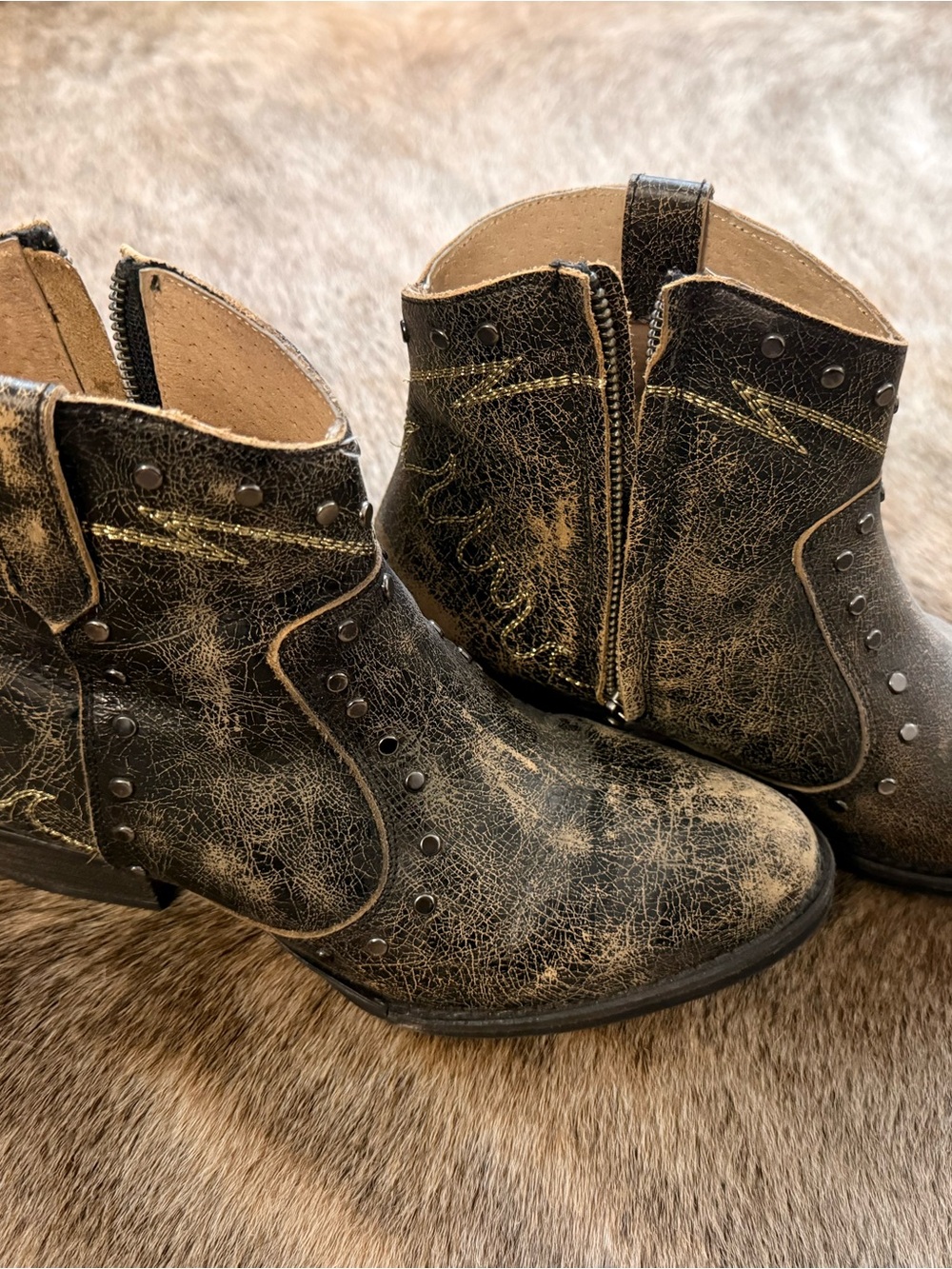 Circle G Distressed Black & Tan Western Ankle Boots